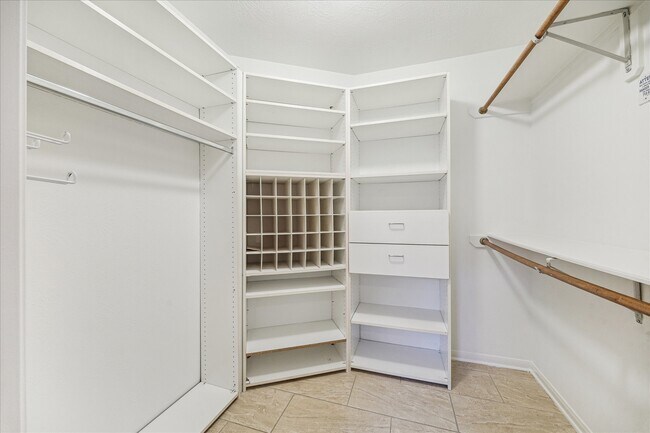 Building Photo - 9126 Bearcove Cir