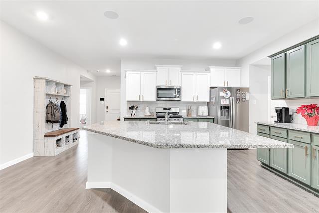 Building Photo - 707 Range Dr
