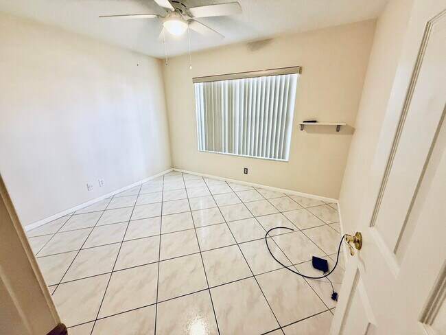 Building Photo - 10921 Royal Caribbean Cir