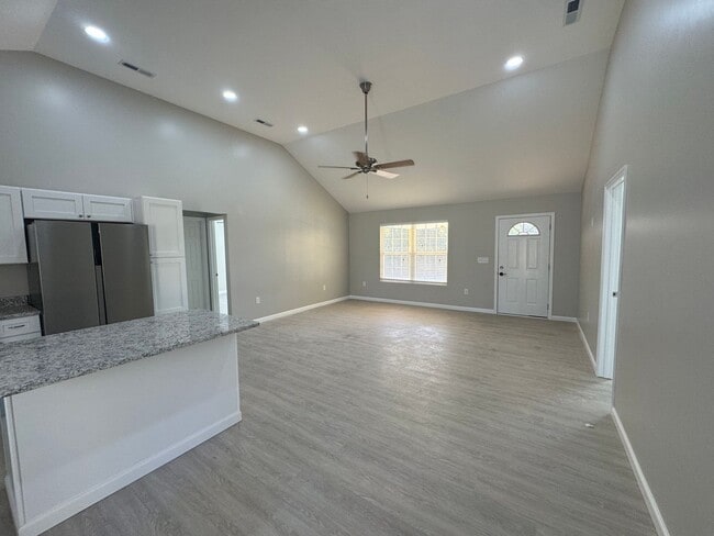 Building Photo - Modern 2025 New Construction