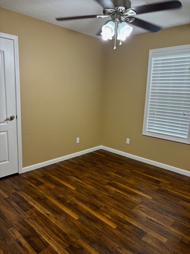 Building Photo - 402 Susannah Ave