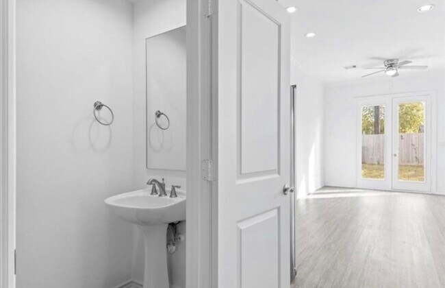 Building Photo - 3233 Real St