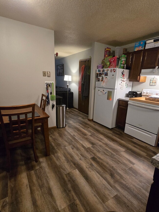 Building Photo - 3218 Oak Knoll Dr