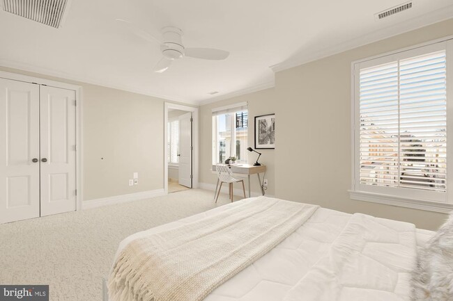 Building Photo - 622 Ponte Villas N