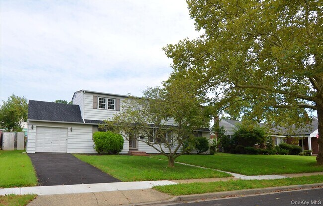 Building Photo - 771 Maple Pl
