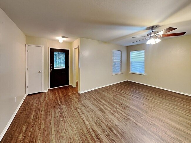 Building Photo - 3510 Avalon Castle Dr