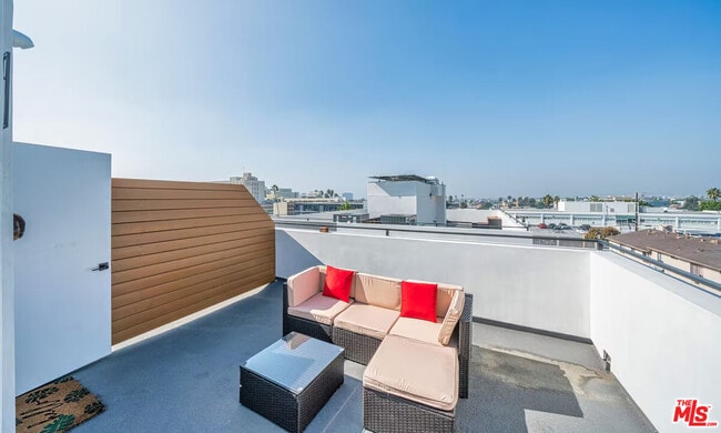 Building Photo - 201 S Westlake Ave