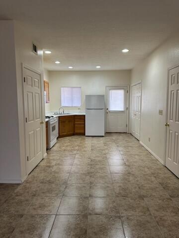 Building Photo - 4313 Sabana Loop SE