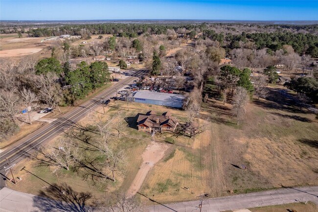 Building Photo - 2201 Badger Ln