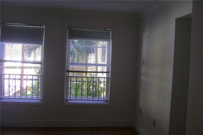 Building Photo - 4812 Pine Tree Dr