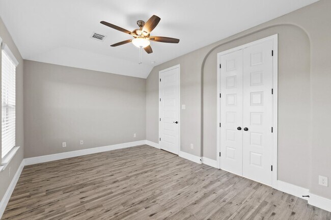 Building Photo - 9707 Highland Pointe Dr