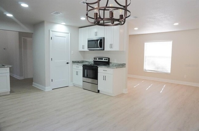 Building Photo - 7811 Bay Cedar Dr