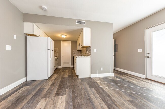 Building Photo - Southview Plaza Townhomes
