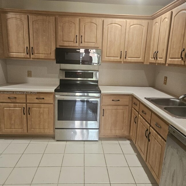 Building Photo - 5621 Coach House Cir