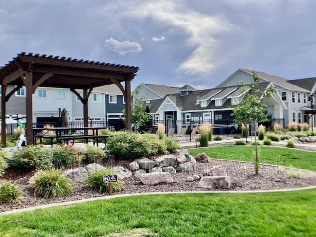 Building Photo - 269 E Ellen Ln