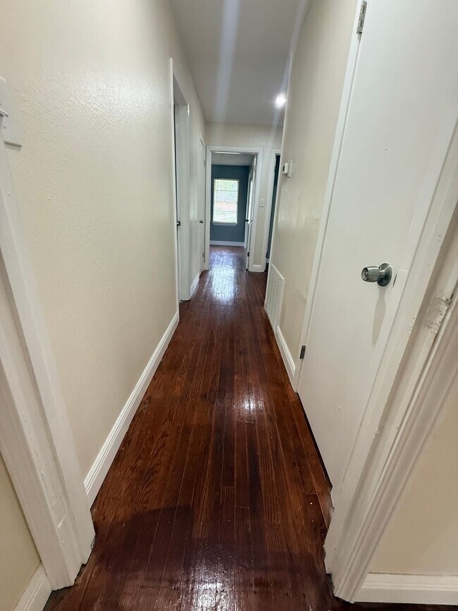 Building Photo - Newly Renovated Property - Family Home