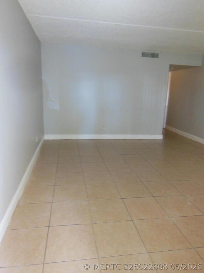 Building Photo - 103 Meadows Cir