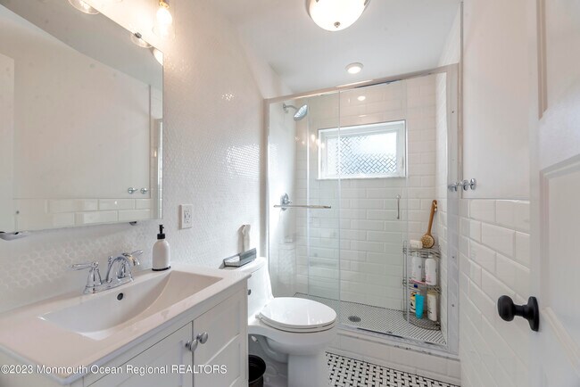 Building Photo - 314 7th Ave
