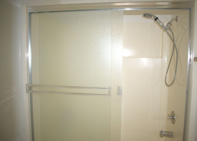Building Photo - 3 Bedroom Condo w a Summer Pool - Blocks from Incline Beach!!
