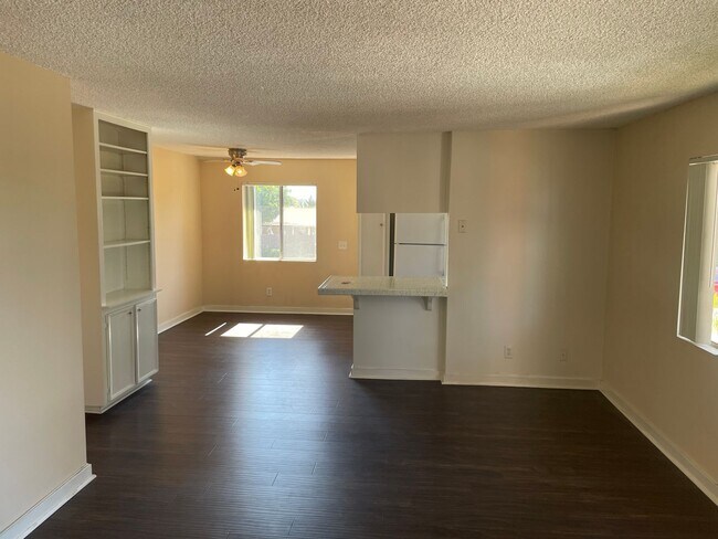 Building Photo - 3 Bed/ 2 Bath Clairemont Mesa