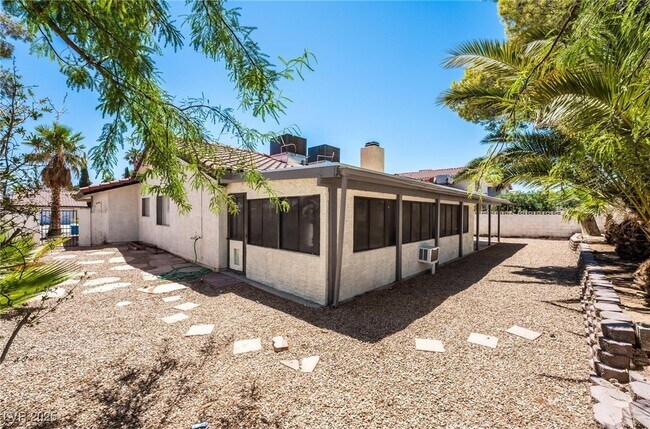 Building Photo - 7439 Trudy Ln