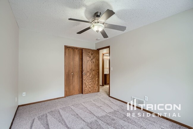 Building Photo - 1180 4th St W