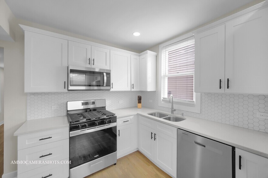 Building Photo - 814 S Leavitt St