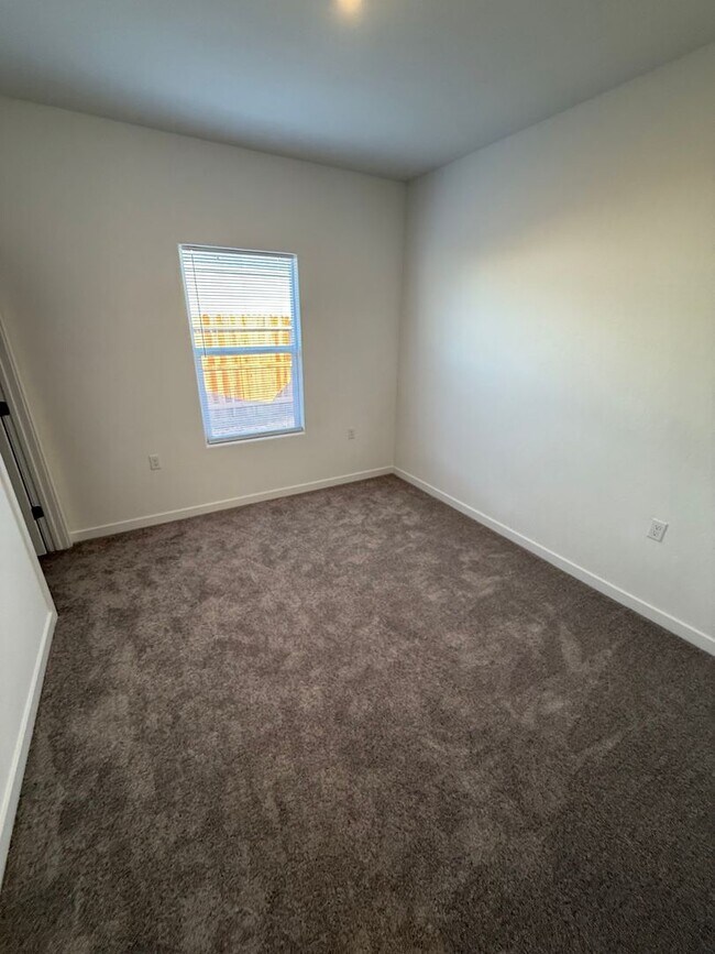 Building Photo - 7429 Sunshine Grv Dr