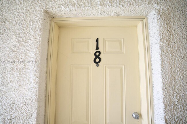 Building Photo - 2799 E 4th Ave