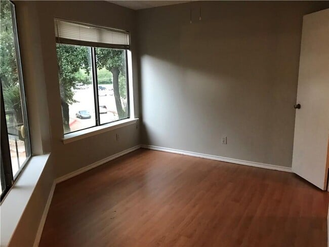 Building Photo - Excellent condo in Walnut with open floor ...