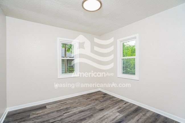 Building Photo - 5920 N 68th St