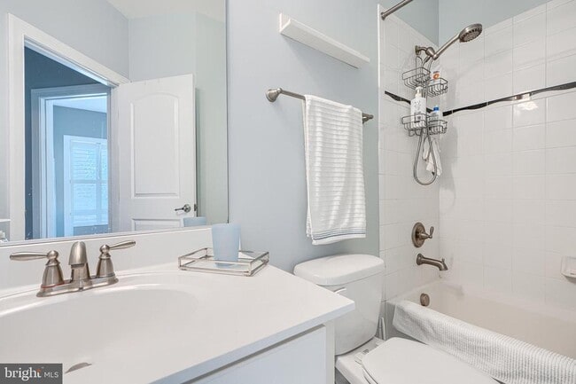 Building Photo - 432 Grand St