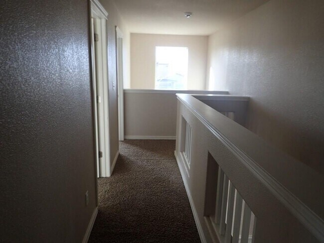 Building Photo - 14389 E Cave Ave