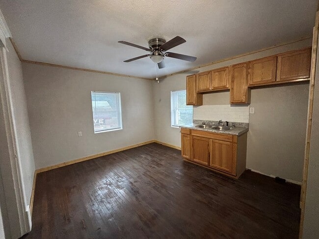 Building Photo - 106 High