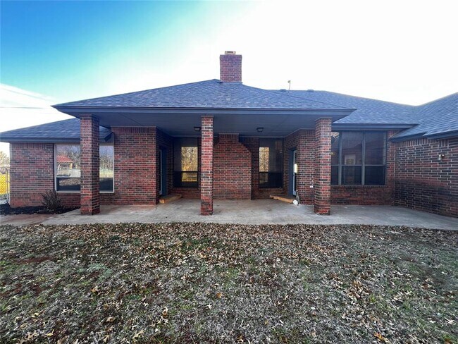 Building Photo - 113 S Mustang Rd