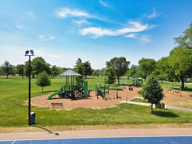 Building Photo - 310 S Main St