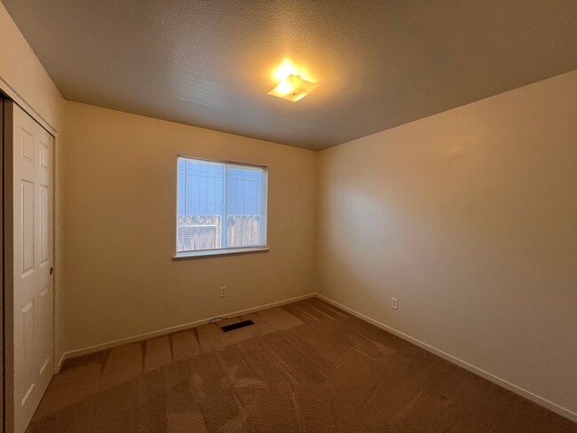 Building Photo - 3 bedroom 2 bath Fernley home in Donner Tr...