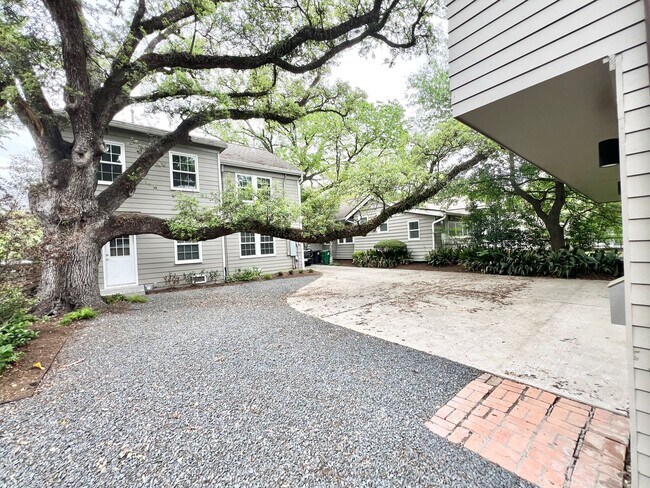 Building Photo - BRA19BS