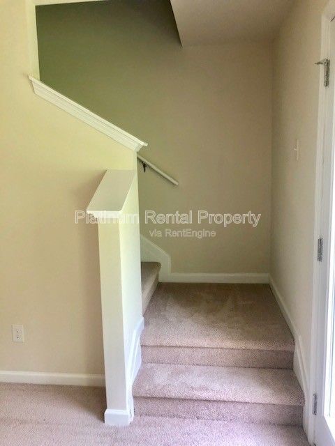 Building Photo - 2056 Belmont Cir NE
