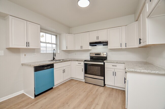 Building Photo - 9903 Bromel Station St