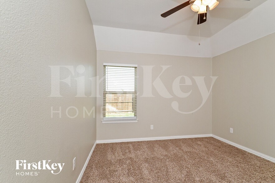 Building Photo - 1413 Heather Ln