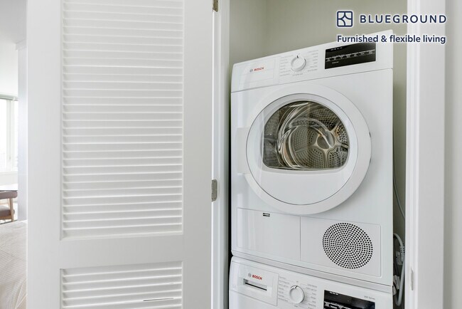 Building Photo - 1000 S Michigan Ave