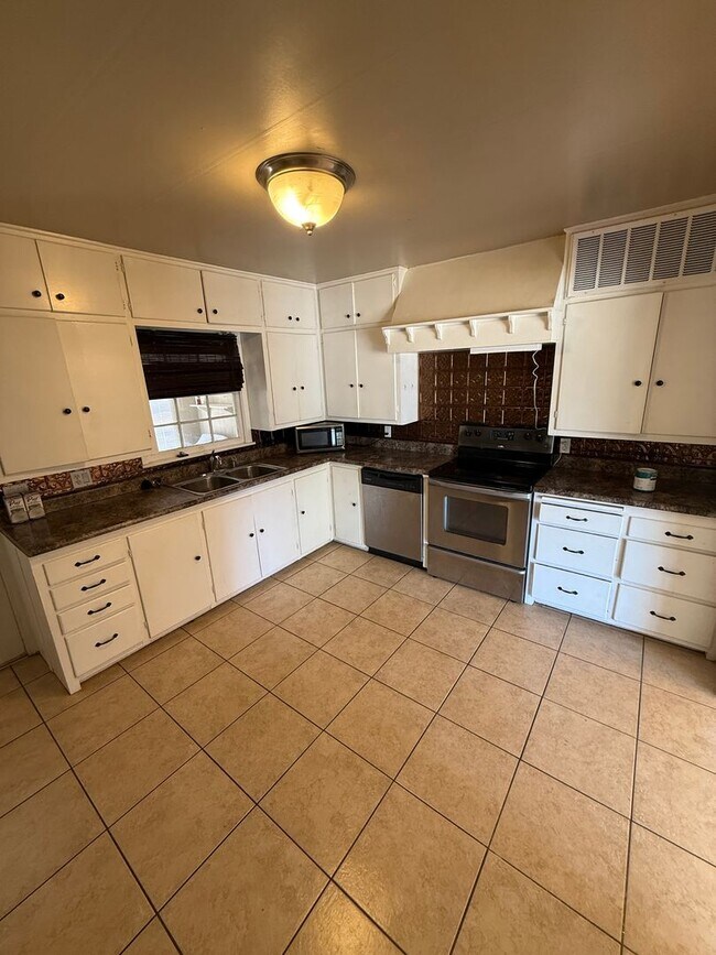 Building Photo - Pre Leasing for Fall 2026! 3/2 in Tech Terrace