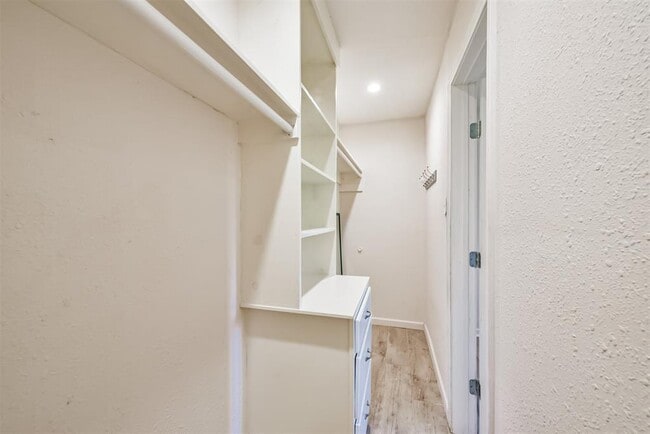 Building Photo - 16031 Birch Vale Dr