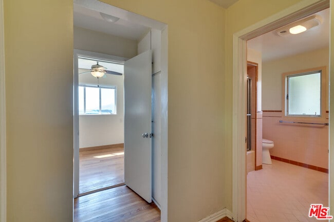 Building Photo - 214 Bellino Dr