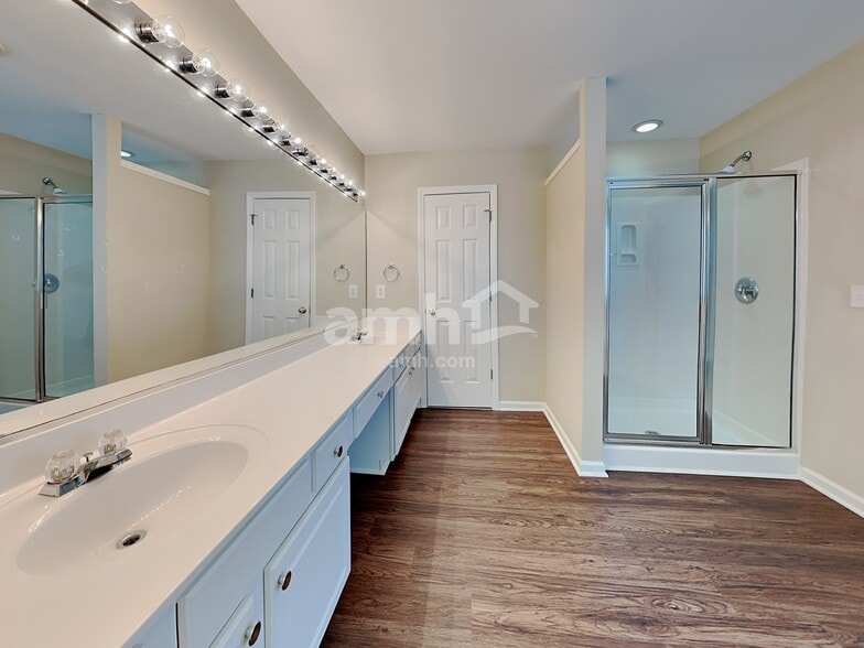 Building Photo - 4388 Kelso Dr