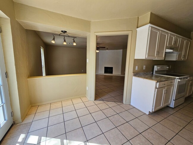 Building Photo - (3) Bed/(2) Bath Pets Negotiable Avail NOW!