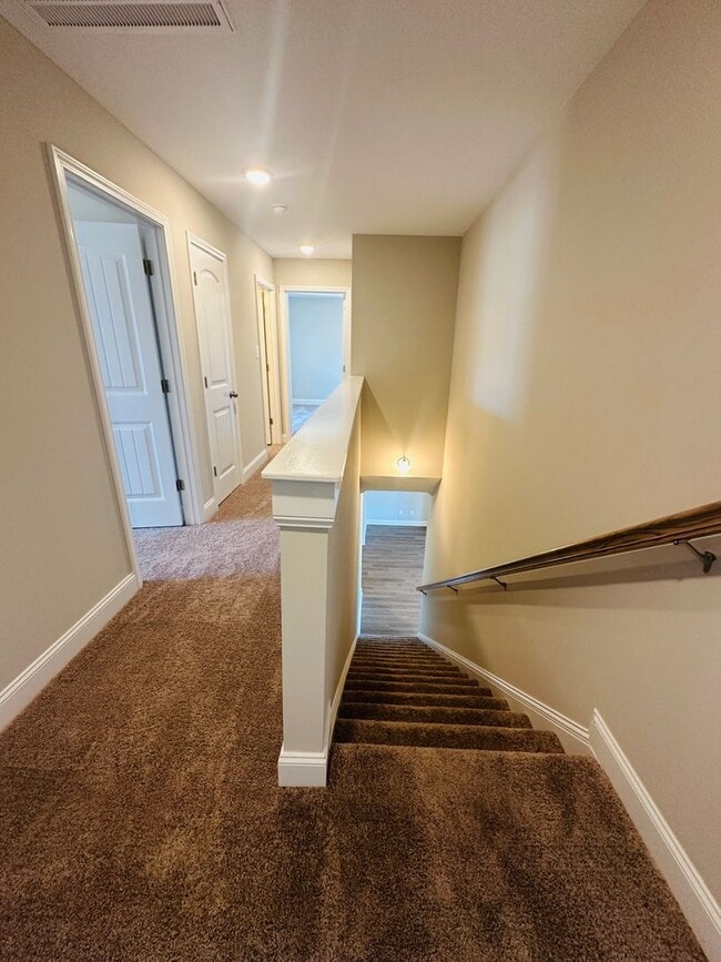 Building Photo - Beautiful Like-New 3 bed/2.5 bath w/ 2-car garage & fenced in backyard available June 24th!