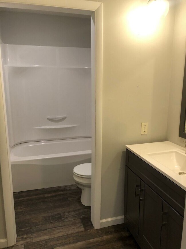 Building Photo - Remodeled 4 Bedroom House! MUST SEE!