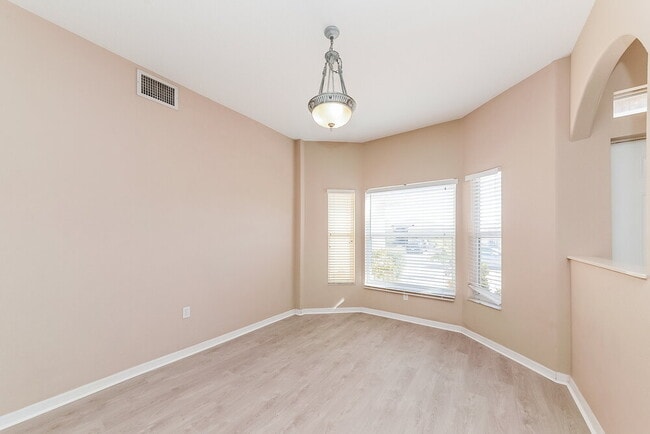 Building Photo - 3027 58th Terrace E